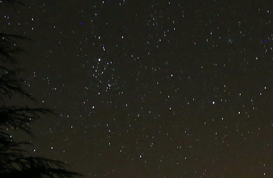 Bright meteor going over two frames (zoom)